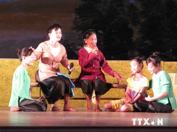 Đoàn chuyên gia UNESCO tham gia sinh hoạt dân ca Ví giặm tại Hà Tĩnh